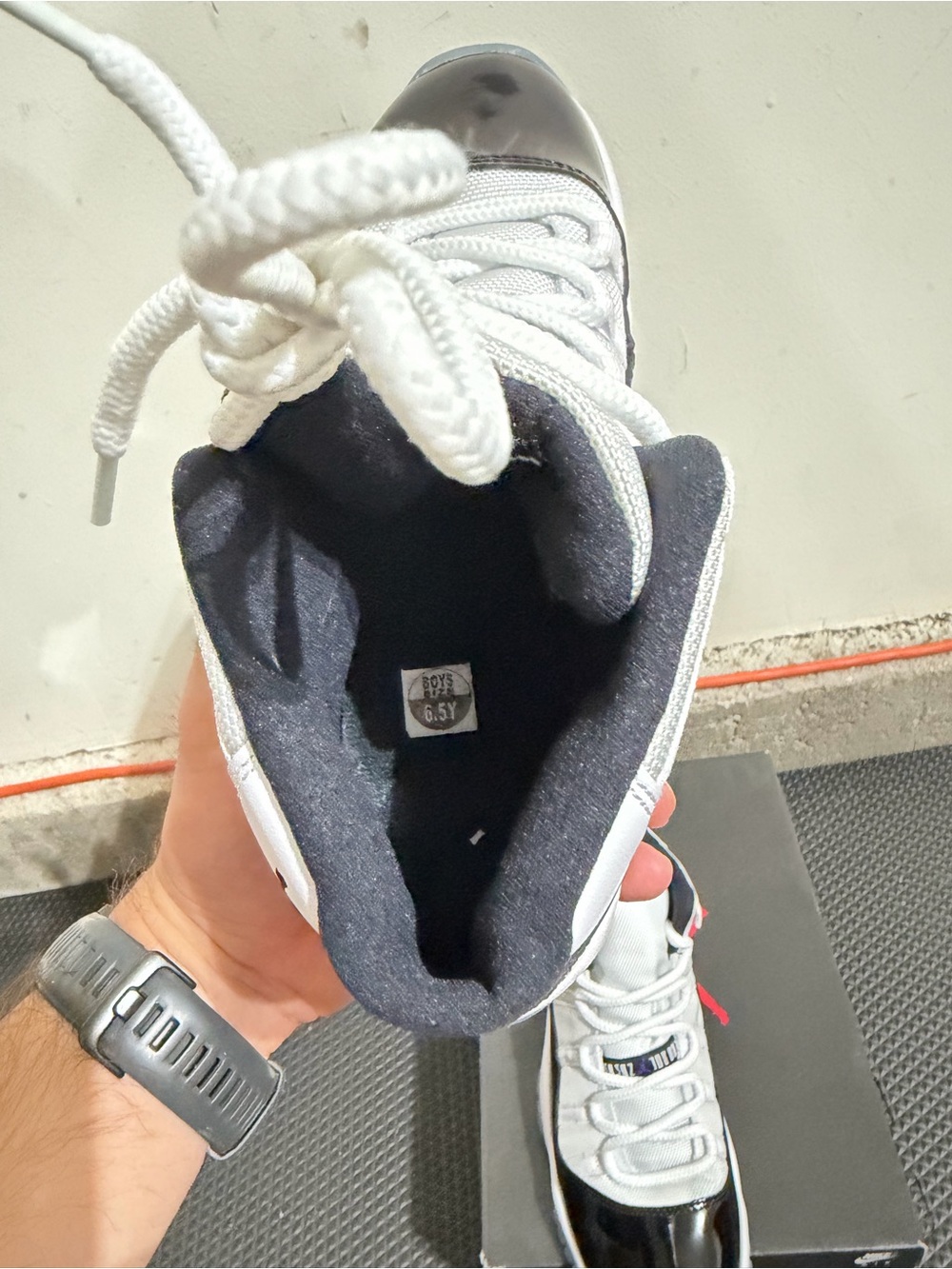 Jordan 11 Concord (2018) Size 6.5Y (8 women’s) - Picture 6 of 7